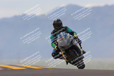 media/Sep-11-2022-SoCal Trackdays (Sun) [[81b7e951af]]/Turn 9 (930am)/